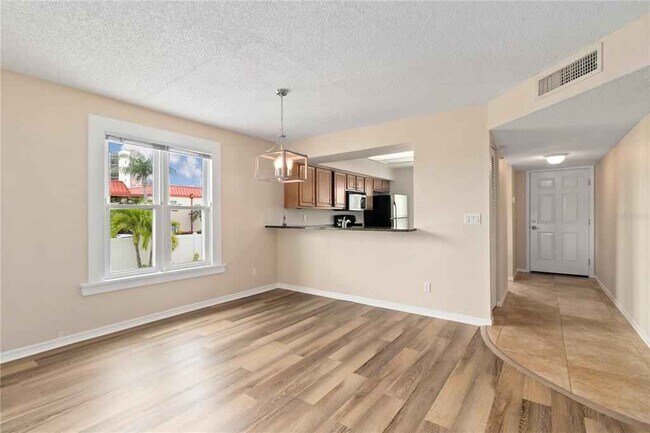 living room - kitchen - 10399 Paradise Blvd