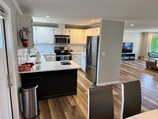 Building Photo - 6246 SE Wicker Ct