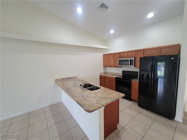 Building Photo - 401 Nicholas Pkwy W