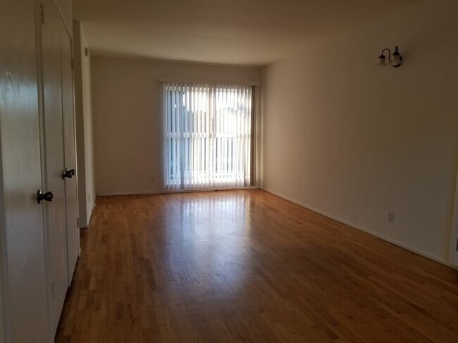 Foto del edificio - 2370 Walgrove Ave