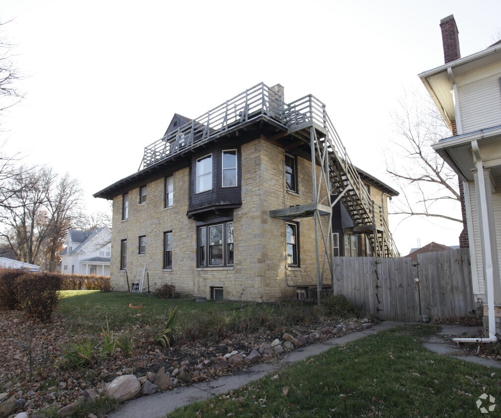 Building Photo - 2740 R St