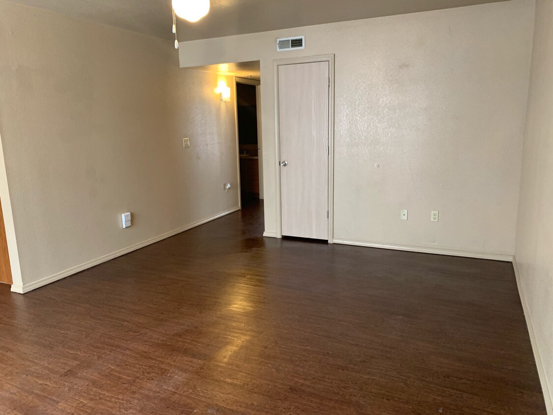 Primary Photo - 6400 Massard Rd