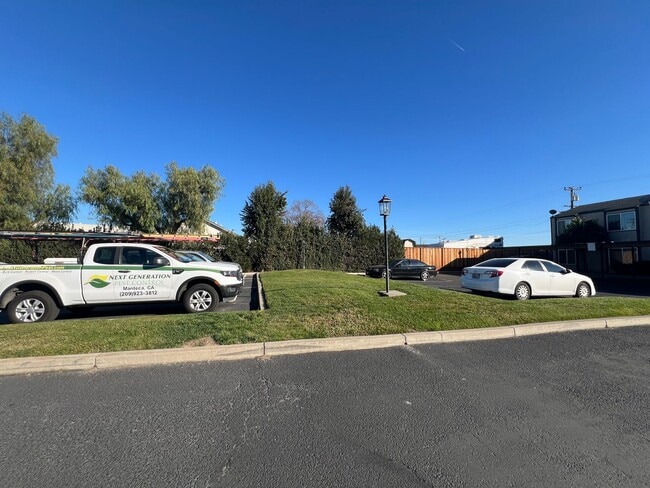 Foto del edificio - Two-bedroom upstairs apartment in Riverbank!