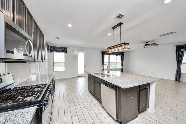 Foto del edificio - 14611 Lofty Cedar Dr