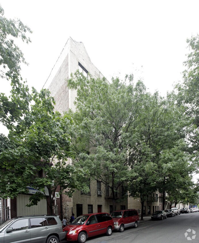 Building Photo - 44 E 208th St