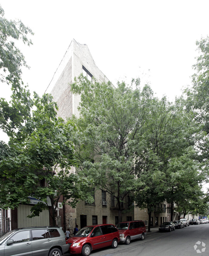 Foto del edificio - 44 E 208th St