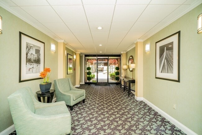 Building Photo - 55 Broadlawn Park