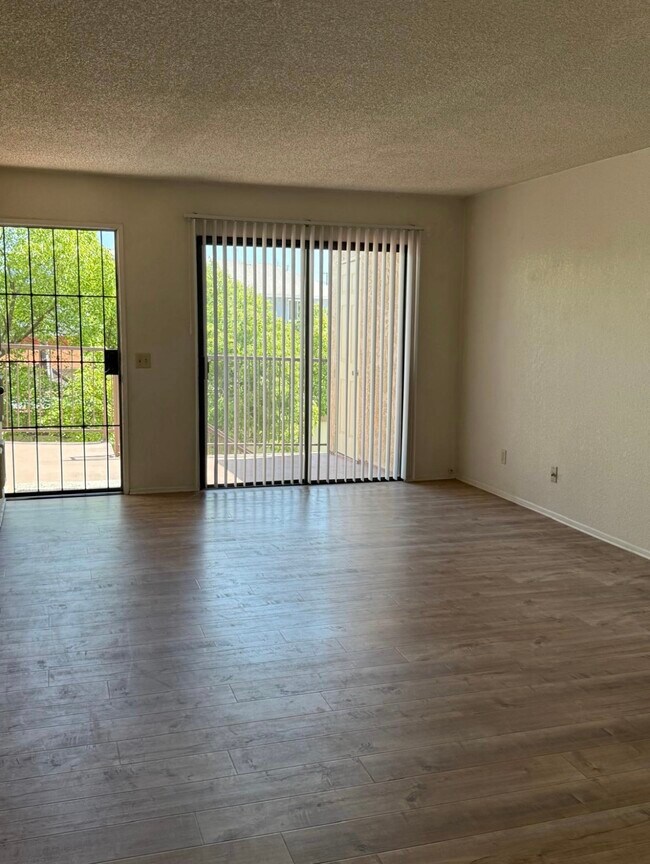 Foto del edificio - 2403 W Acacia Ave