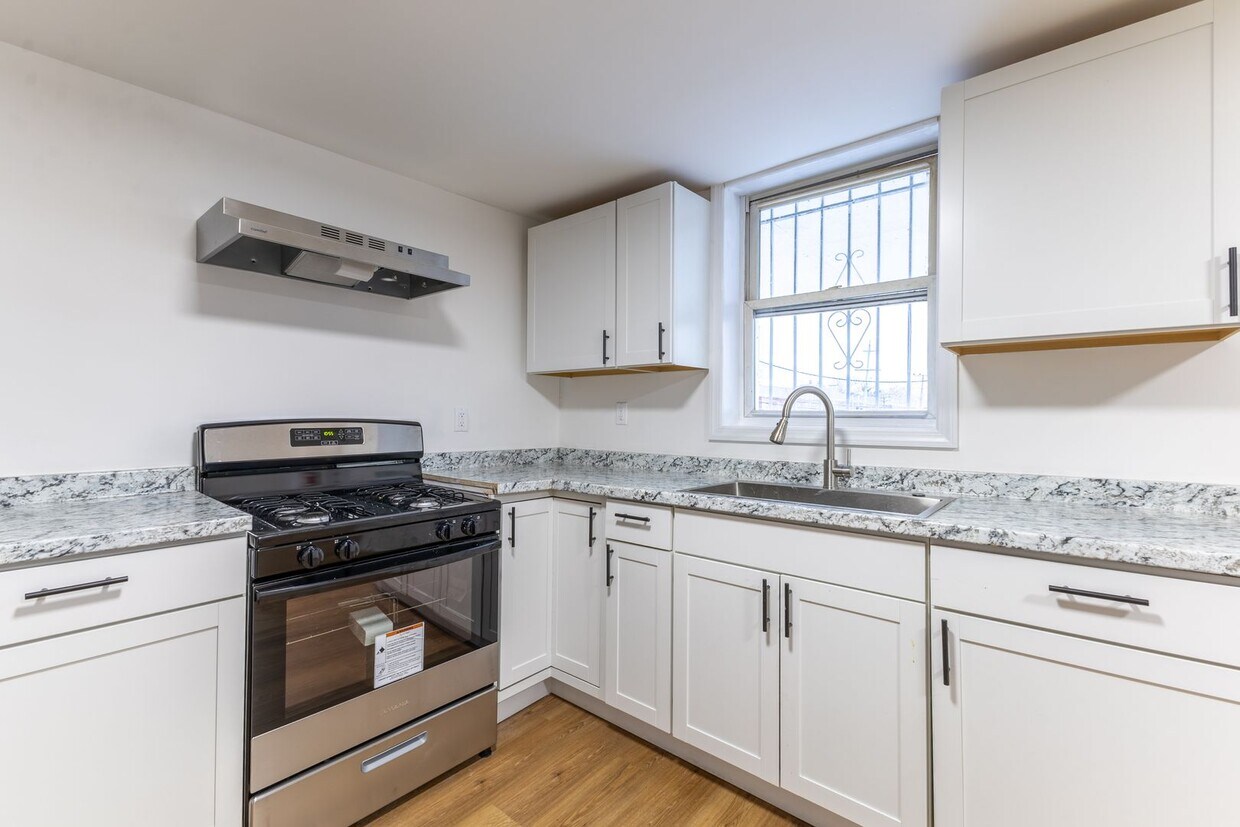 Foto principal - Fully Renovated 3-Bedroom Apartment – Seco...