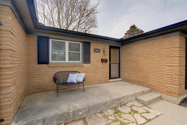 Photo du bâtiment - Beautiful 3 Bedroom Byron Bungalow * Available Aug 1st **
