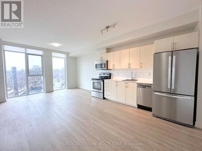 Photo du bâtiment - 763 Woodbine Ave