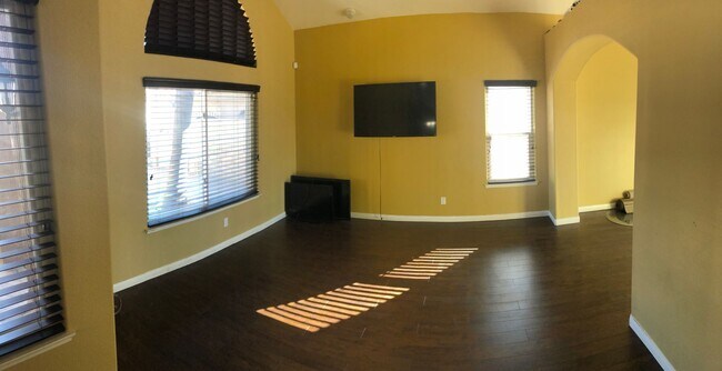 Foto del edificio - Beautiful 4 bedroom / 3 bathroom Heritage Home with Pool, Spa and Solar!