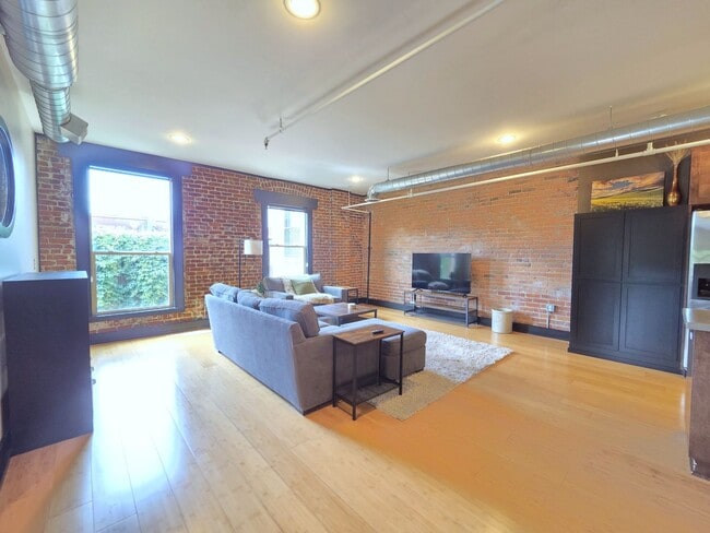 Building Photo - $3000 - 1 Bed / 1 Bath Fully Furnished Condo in a Secure Building in Downtown Spokane