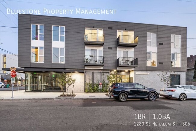 Building Photo - 1280 SE Nehalem St