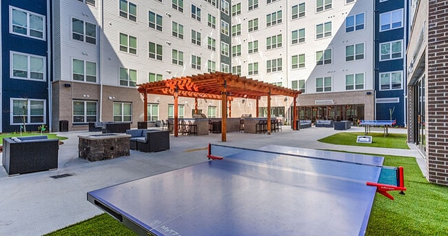 Outdoor-Games-01-Park-Place-Baton-Rouge - Park Place Baton Rouge Apartments
