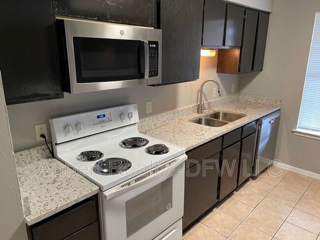 Foto del edificio - 921 W Rochelle Rd