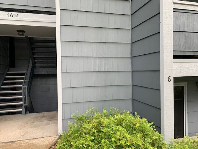 Foto del edificio - 4654 White Rock Cir