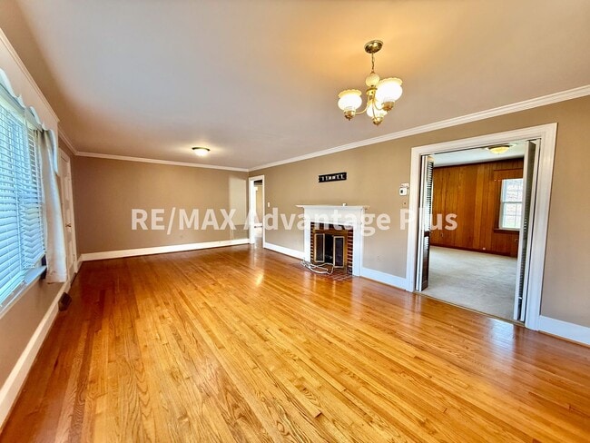 Building Photo - Very Spacious Home with 2 beds/2 baths and a bonus room, close to Charlotte Courthouse