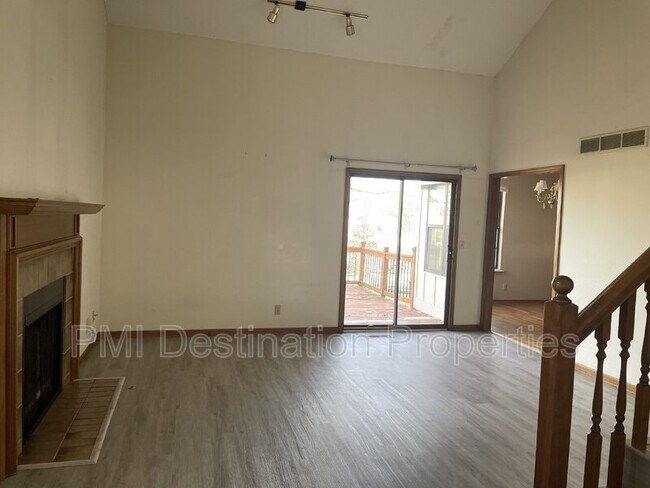 Foto del edificio - 10632 W 115th St