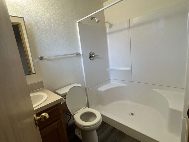 Building Photo - 3 bedroom, 2 bath home in Hillsboro near I...