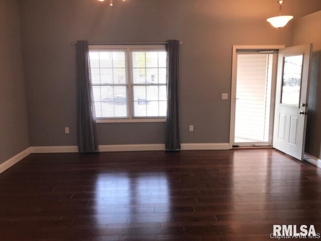 Building Photo - 2904 Cronin Dr