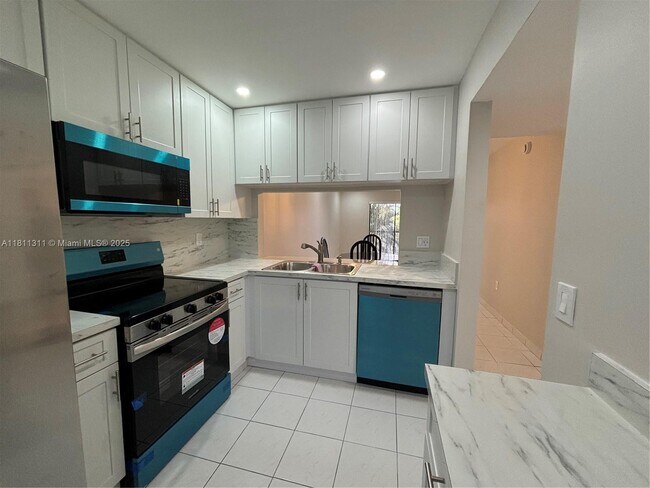 Foto del edificio - 9230 NW 1st St
