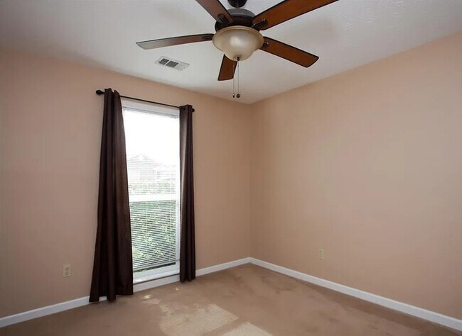 Foto del edificio - 7064 Stoneybrook Dr