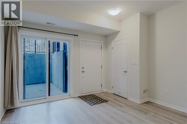 Photo du bâtiment - 25 Isherwood Ave