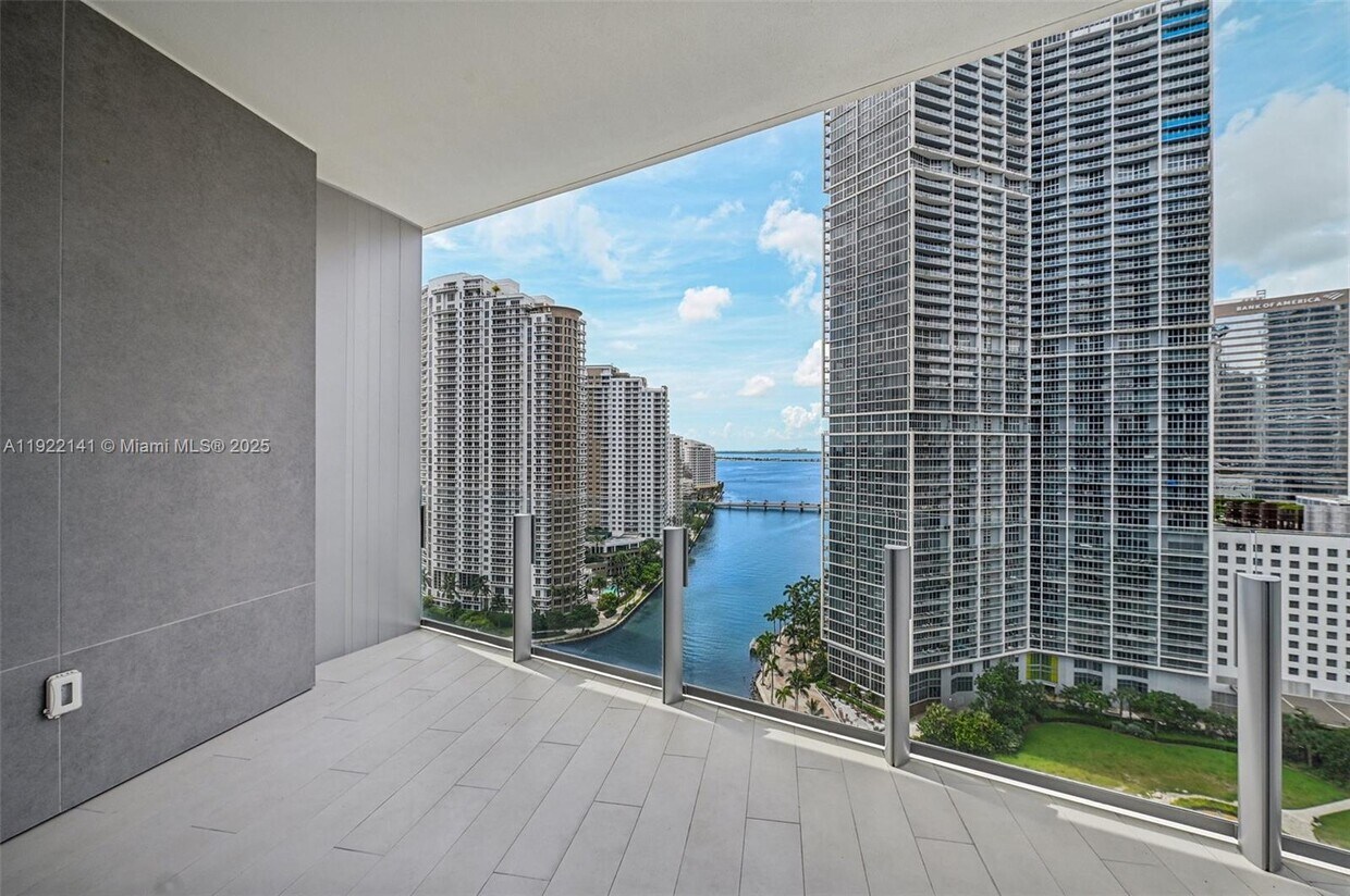 Foto principal - 300 S Biscayne Blvd