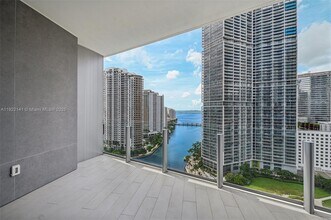 Building Photo - 300 S Biscayne Blvd