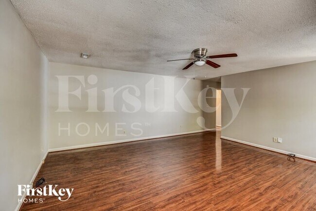 Building Photo - 2215 Pup Run