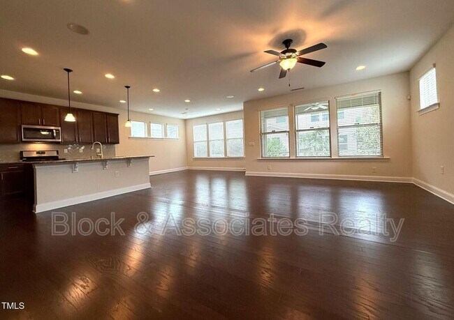 Photo - 238 Begen St House