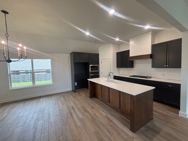 Foto del edificio - Wonderful 4 Bed 2.5 Bath Home in Norman