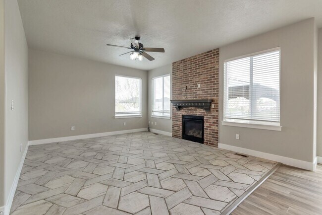 Building Photo - SPACIOUS SIGNLE FAMILY HOME | 6 Bed 4 Bath | 3-Car Garage | Eagle Mountain, UT