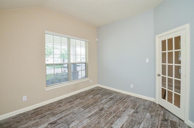 Foto del edificio - 4006 Autumn Pines Trail