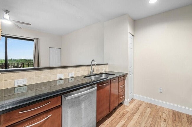 Foto del edificio - 511 Lucerne Ave