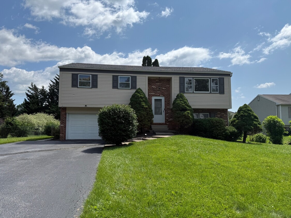 Primary Photo - 906 Willcliff Dr