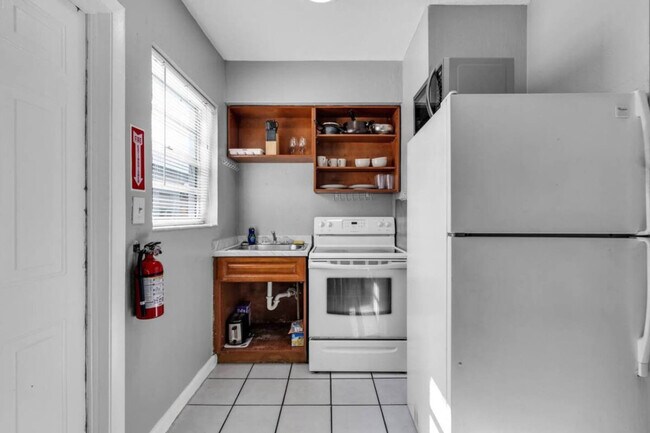 Foto del edificio - 138 SW 5th Ct