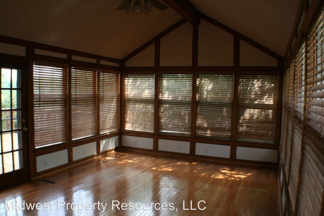 Building Photo - 3 br, 2.5 bath House - 109 NE Bristol Drive