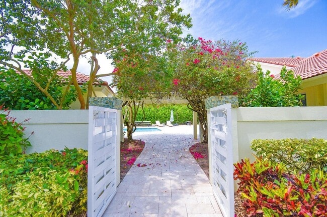 Building Photo - 7351 Valencia Dr