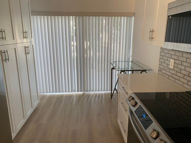 Foto del edificio - 540 Canal Pt S