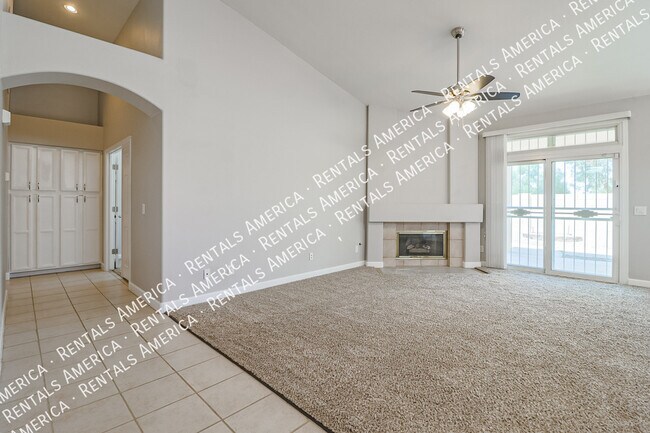 Building Photo - Newly Renovated Gilbert home with heated p...