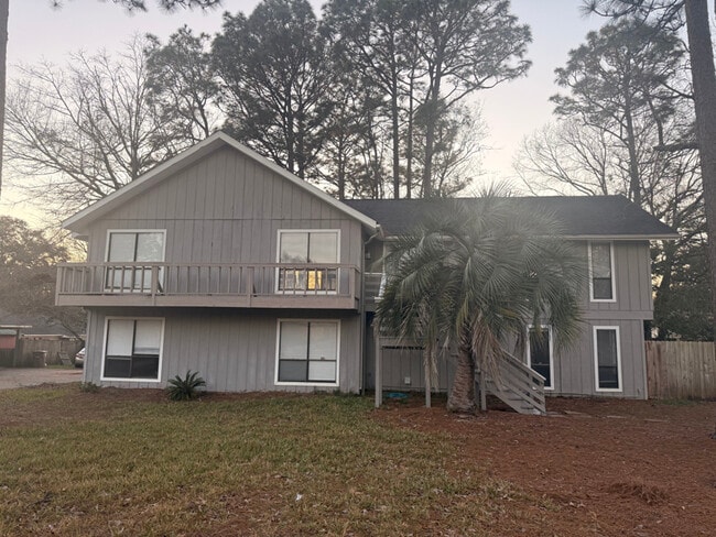 Building Photo - 2004 Pine Needle Dr E