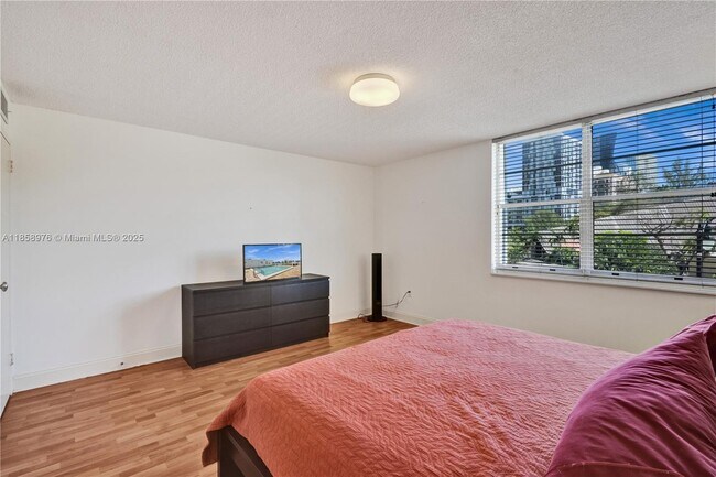 Foto del edificio - 17800 Atlantic Blvd