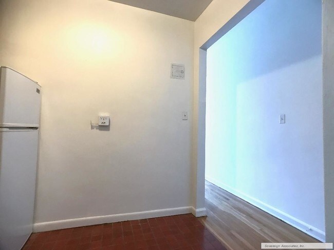 Building Photo - 1681 1st Ave