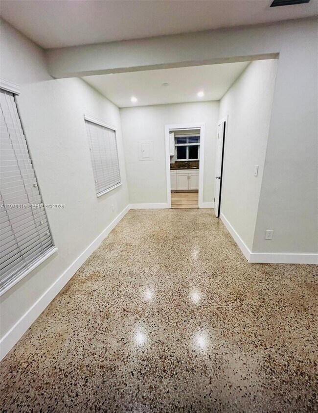 Foto del edificio - 12000 NE 9th Ave