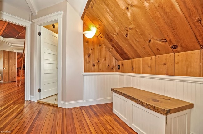 Foto del edificio - 2 br, 1 bath Triplex - 33 Hubinger St Fl 3