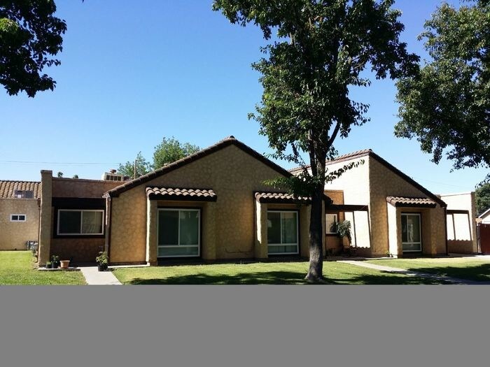 Primary Photo - Cozy 2 Bedroom 1 Bath Duplex