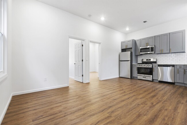 Building Photo - 33 Stagg St