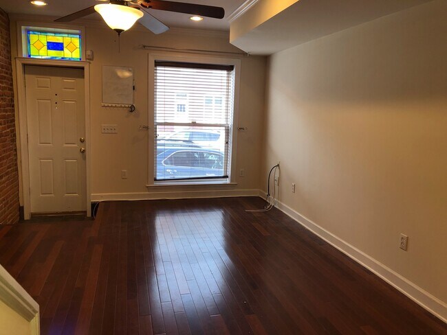 Foto del edificio - Must See~ 2 Bedroom Townhome in Patterson ...